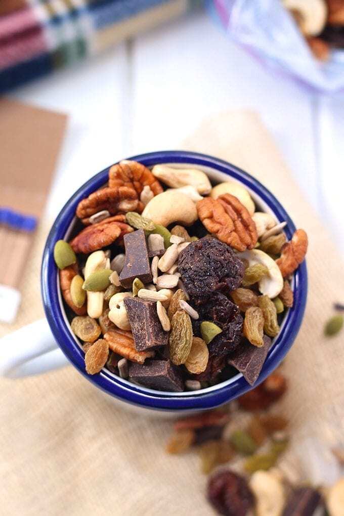 How-to-Build-a-Healthy-Trail-Mix-3