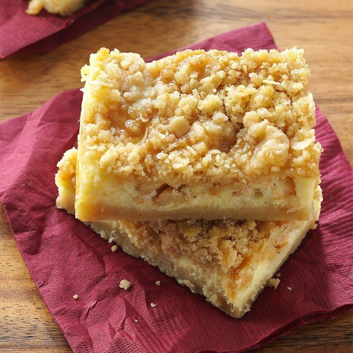 apple cheesecake bars