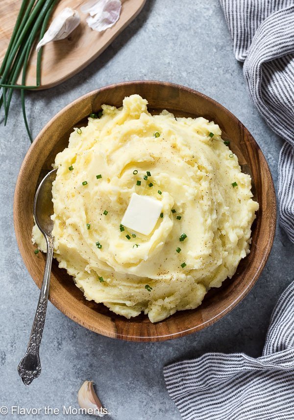 yukon-gold-garlic-mashed-potatoes-2-flavorthemoments